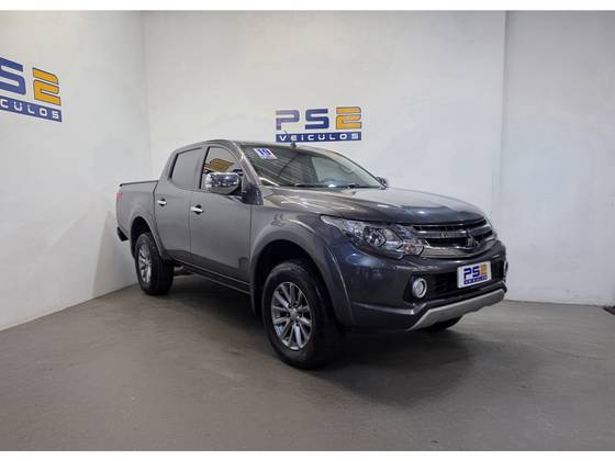 MITSUBISHI L200 TRITON 2.4 16V TURBO DIESEL SPORT HPE-S CD 4P 4X4 AUTOMÁTICO MITSUBISHI L200 TRITON 2.4 16V TURBO DIESEL SPORT HPE-S CD 4P 4X4 AUTOMÁTICO